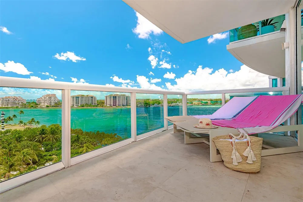 1000 S Pointe Drive #905 Miami Beach, FL 33139