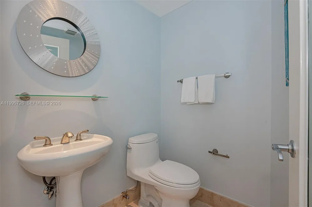 1000 S Pointe Drive #905 Miami Beach, FL 33139