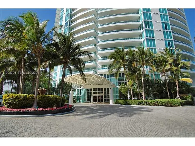 1000 S Pointe Drive #905 Miami Beach, FL 33139