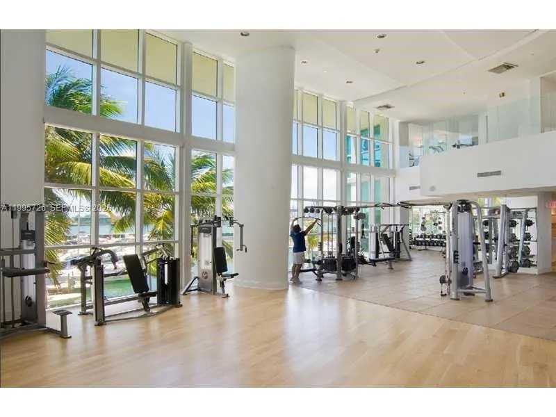 1000 S Pointe Drive #905 Miami Beach, FL 33139