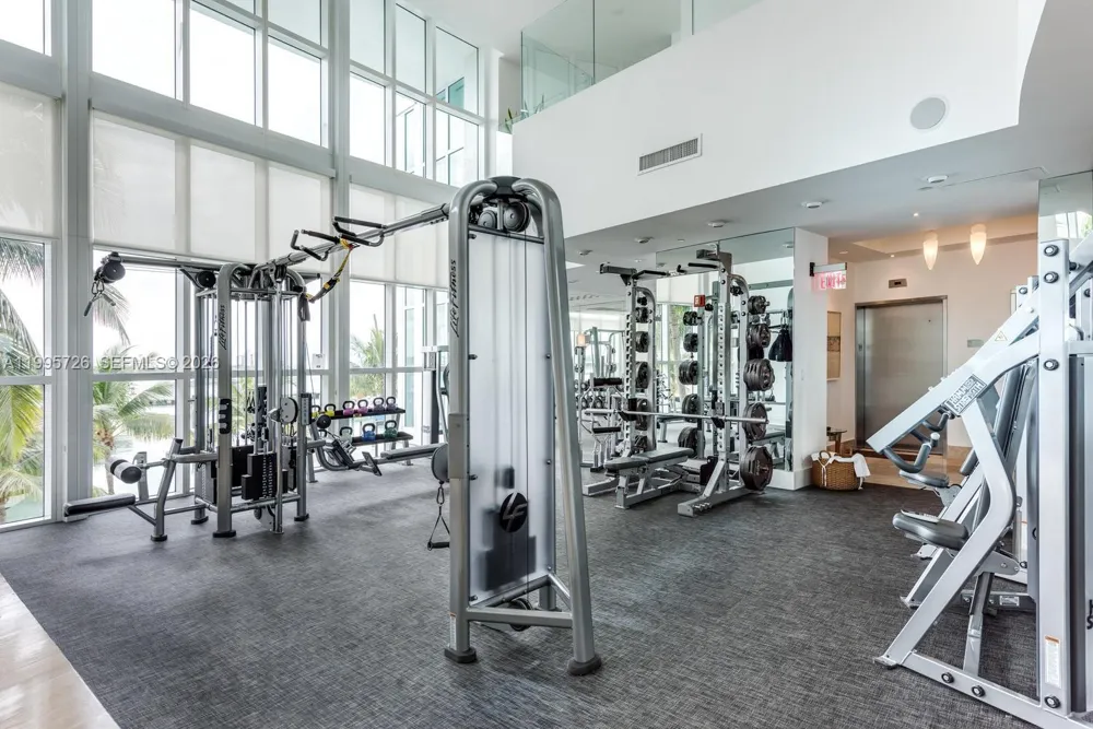 1000 S Pointe Drive #905 Miami Beach, FL 33139