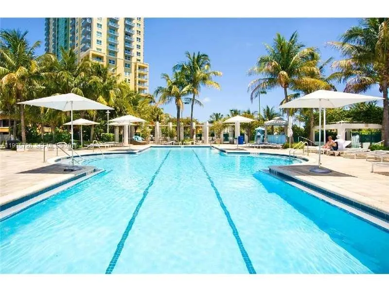 1000 S Pointe Drive #905 Miami Beach, FL 33139