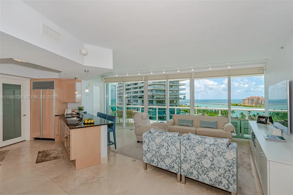 1000 S Pointe Drive #905 Miami Beach, FL 33139