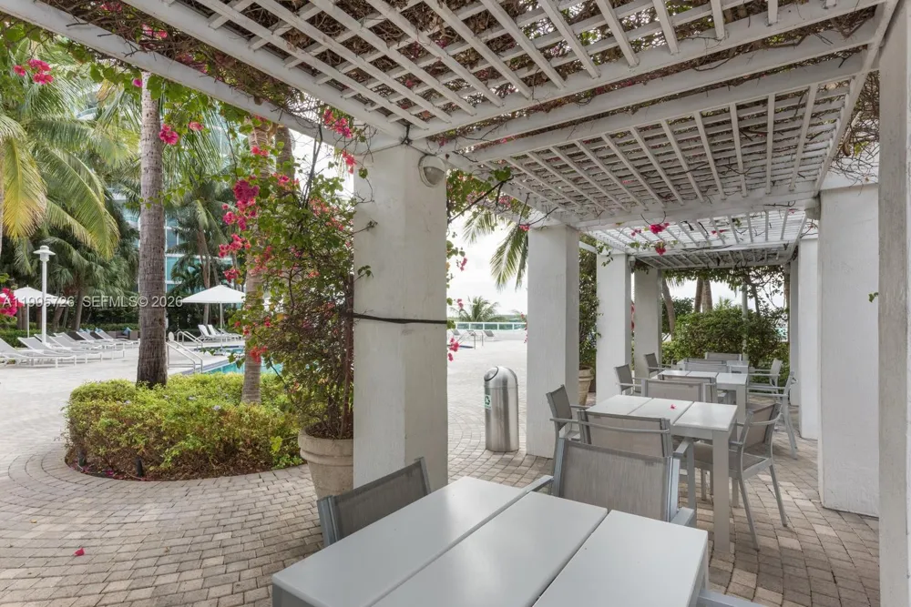 1000 S Pointe Drive #905 Miami Beach, FL 33139