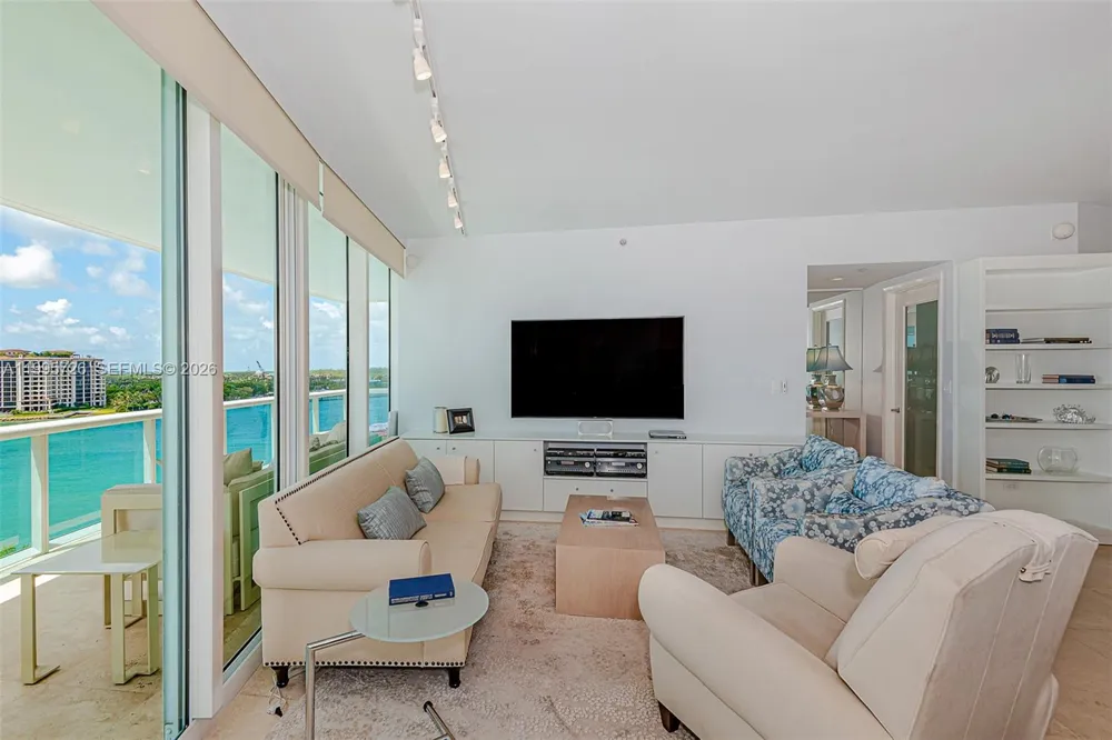 1000 S Pointe Drive #905 Miami Beach, FL 33139