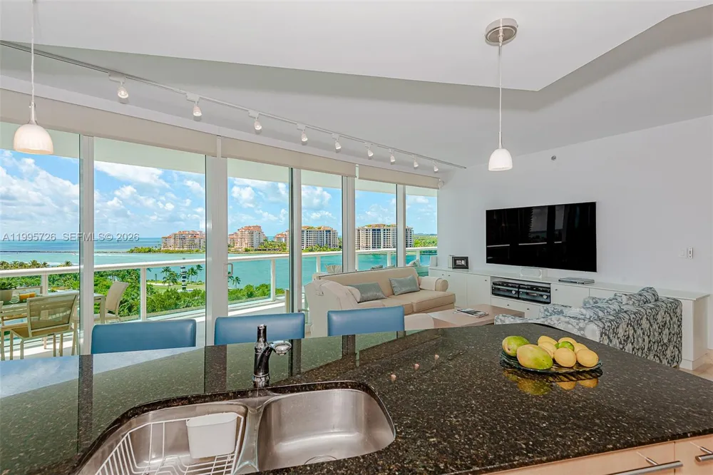 1000 S Pointe Drive #905 Miami Beach, FL 33139