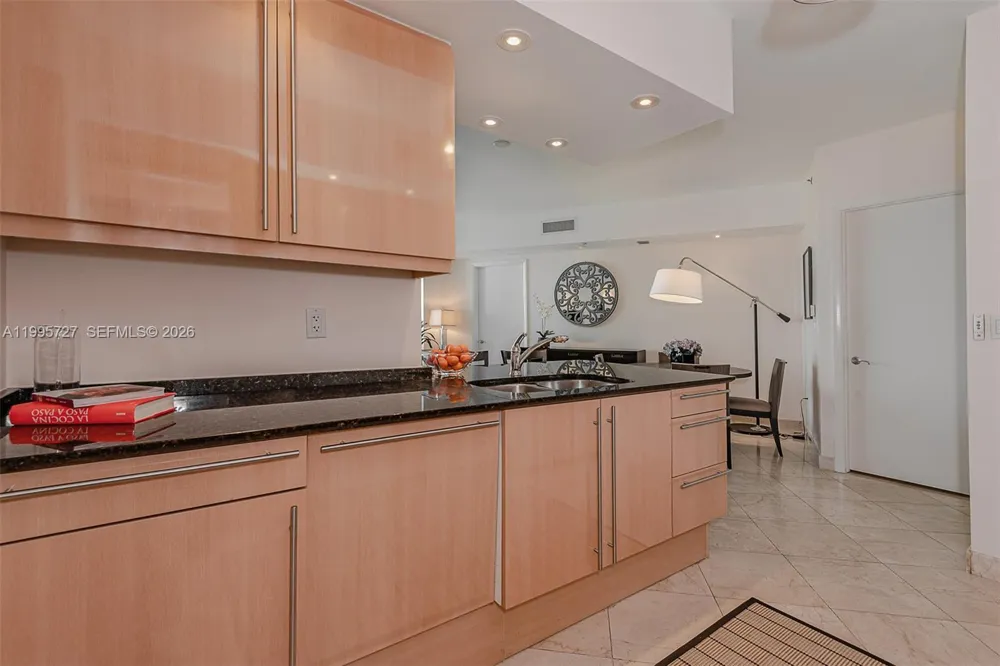 1000 S Pointe dr #906 Miami Beach, FL 33139