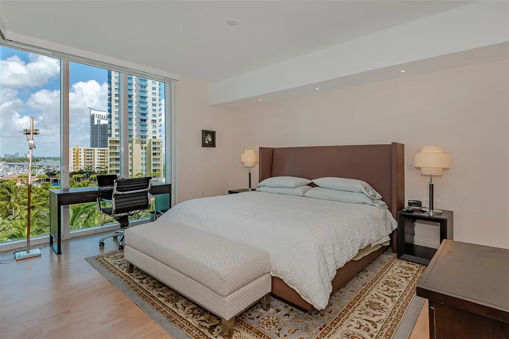1000 S Pointe dr #906 Miami Beach, FL 33139