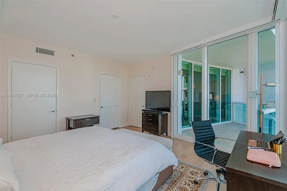 1000 S Pointe dr #906 Miami Beach, FL 33139