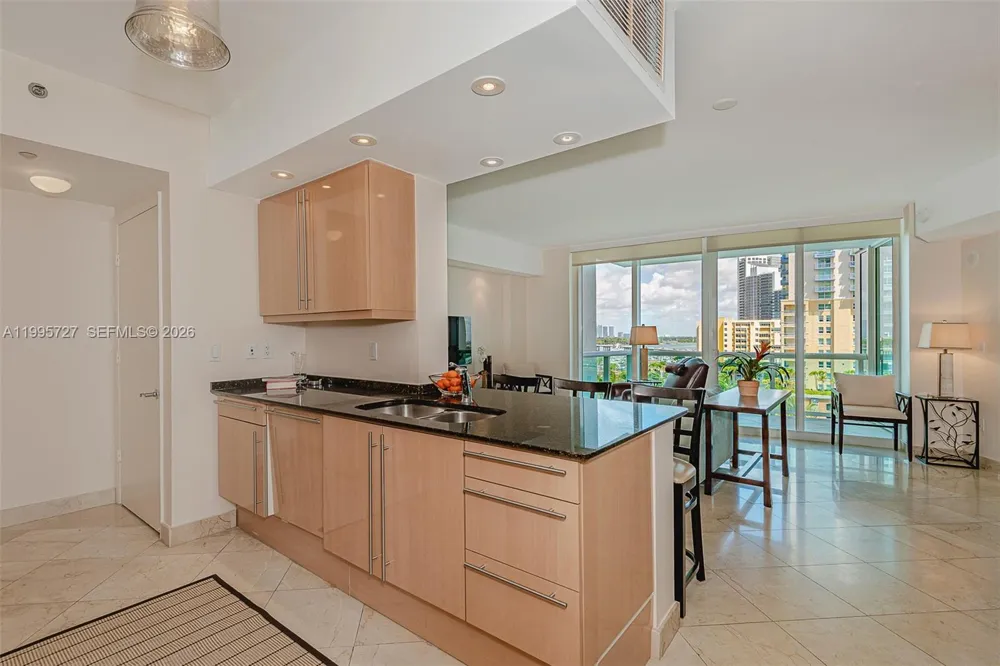 1000 S Pointe dr #906 Miami Beach, FL 33139