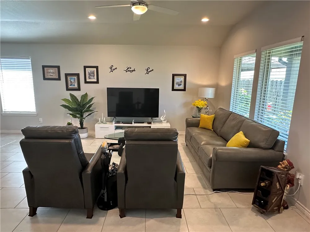 1813 Secretariat Drive Corpus Christi, TX 78417