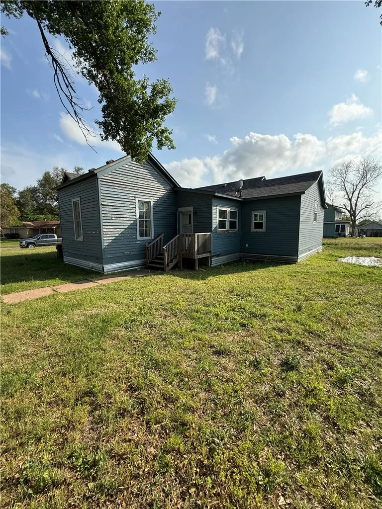 507 E Logan Street Calvert, TX 77837
