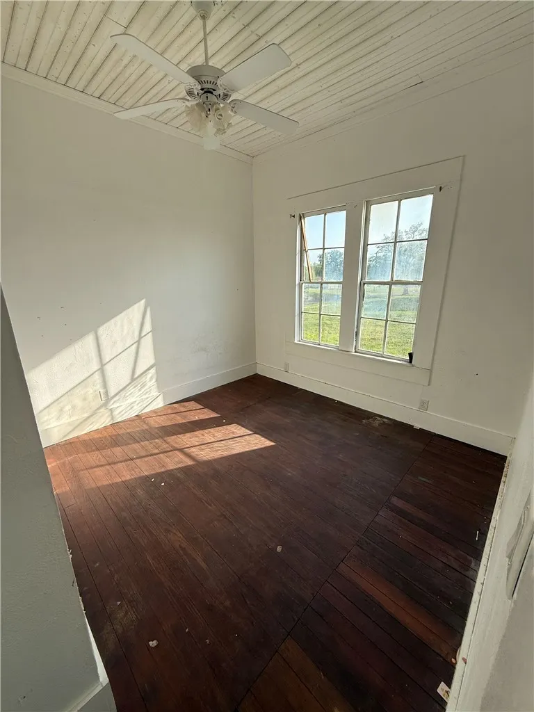 507 E Logan Street Calvert, TX 77837