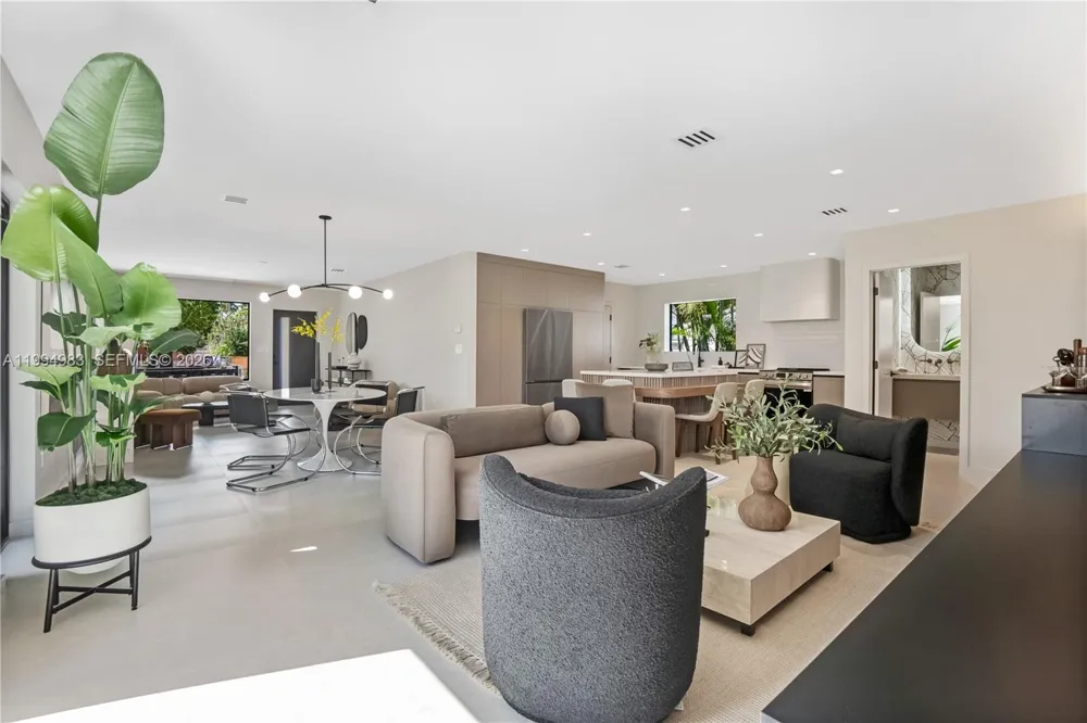 6207 SW 10th St West Miami, FL 33144
