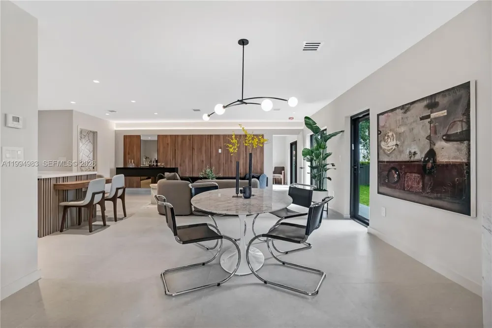 6207 SW 10th St West Miami, FL 33144