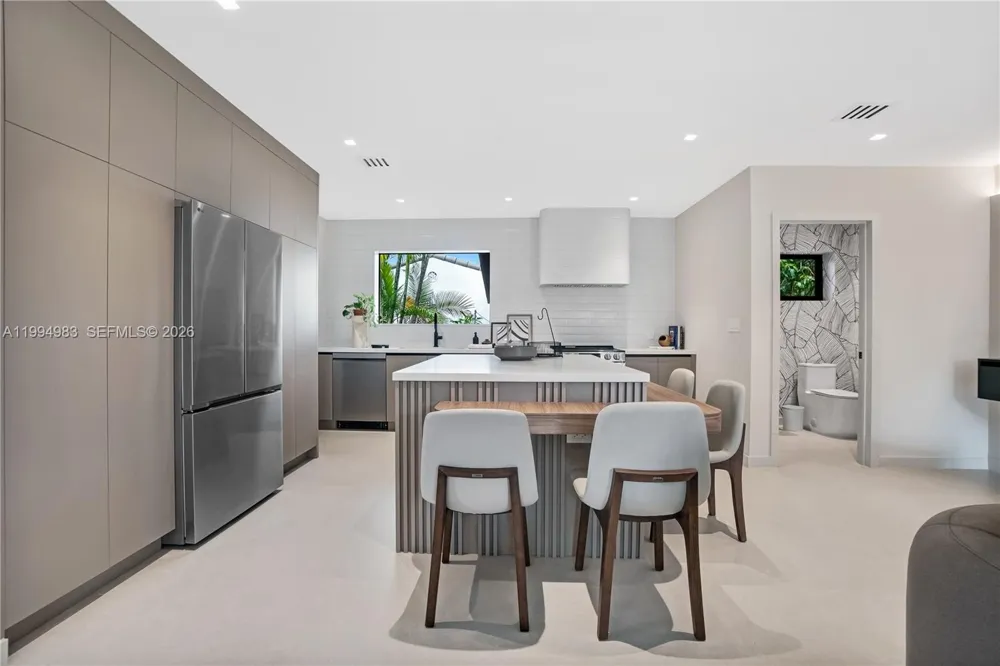 6207 SW 10th St West Miami, FL 33144