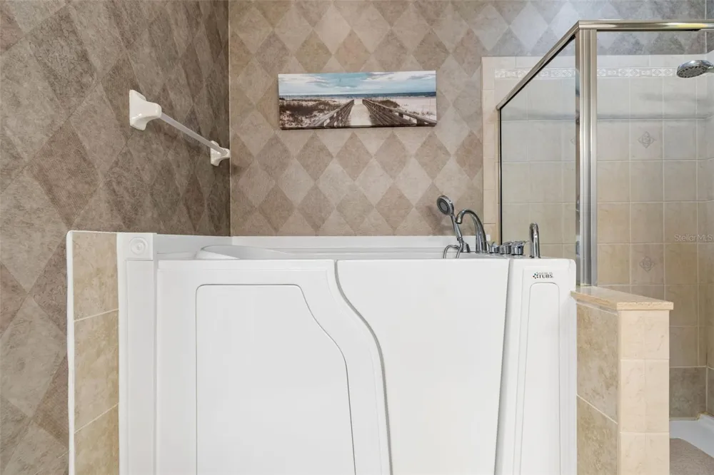 7903 SEMINOLE BOULEVARD #2208 Seminole, FL 33772