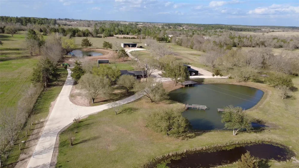 7399 County Road 215 Anderson, TX 77830