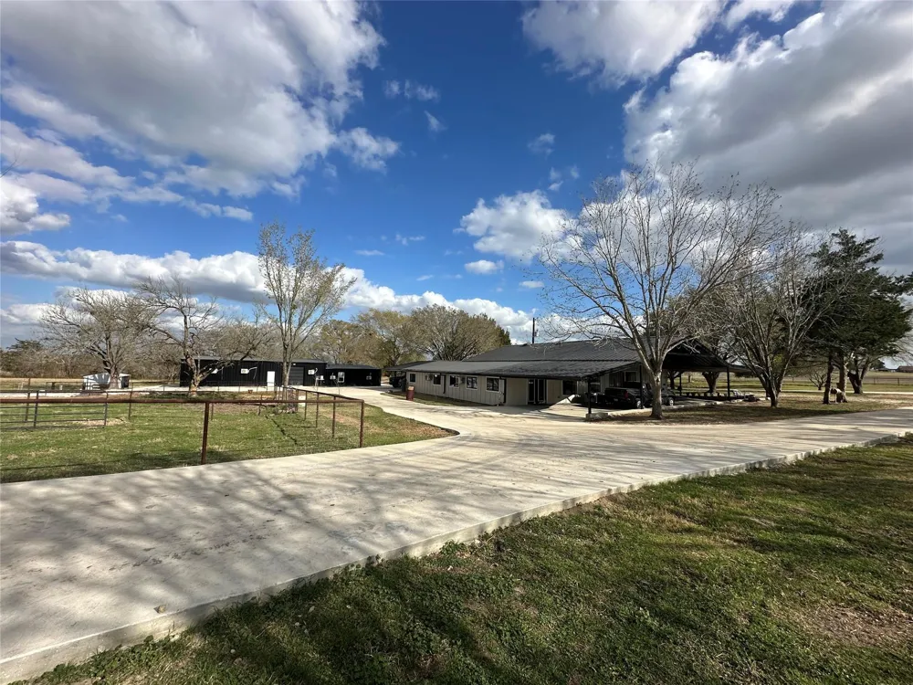 7399 County Road 215 Anderson, TX 77830