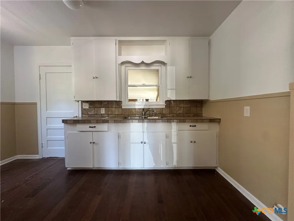 726 E Humphreys Street Seguin, TX 78155