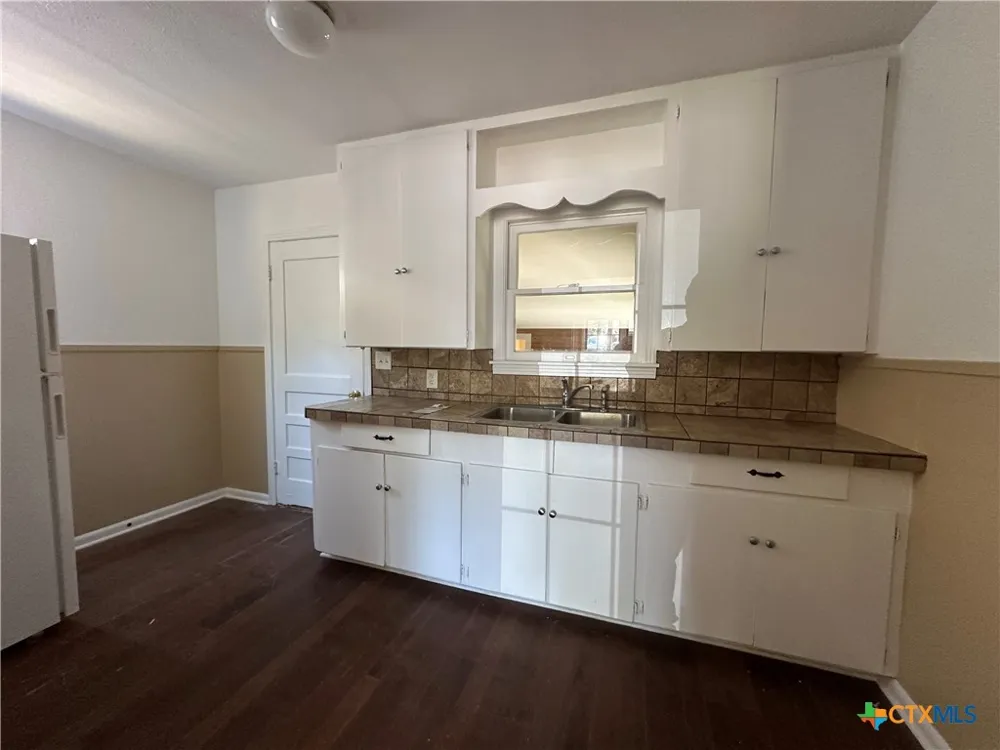 726 E Humphreys Street Seguin, TX 78155