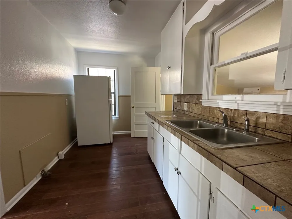 726 E Humphreys Street Seguin, TX 78155