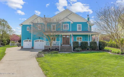 102 Falcons Cove