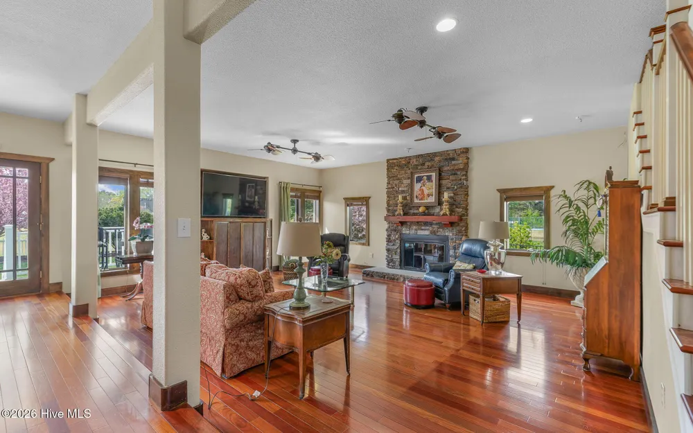 102 Falcons Cove Moyock, NC 27958