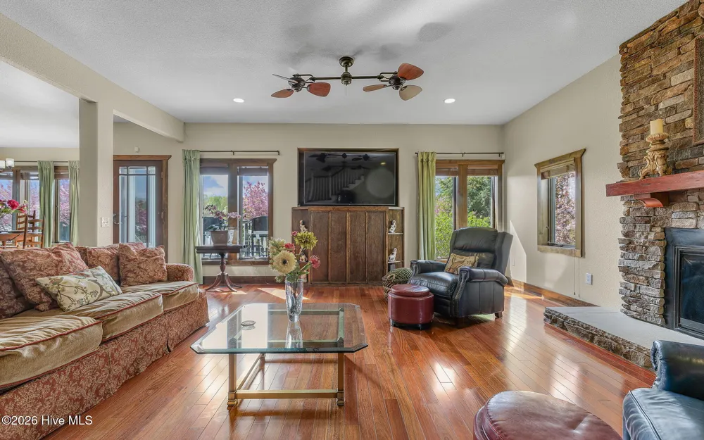 102 Falcons Cove Moyock, NC 27958