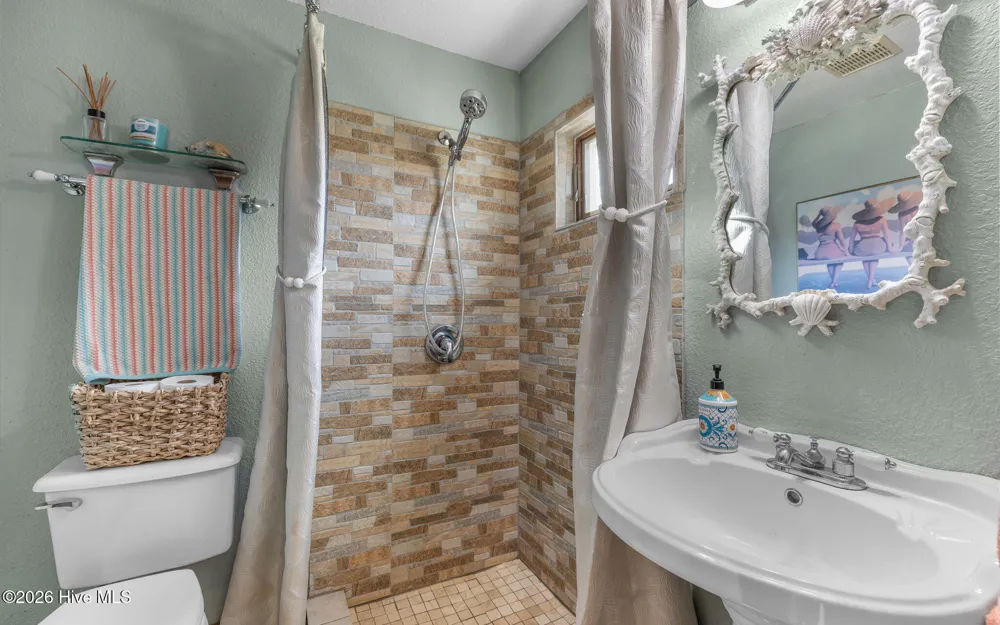 102 Falcons Cove Moyock, NC 27958