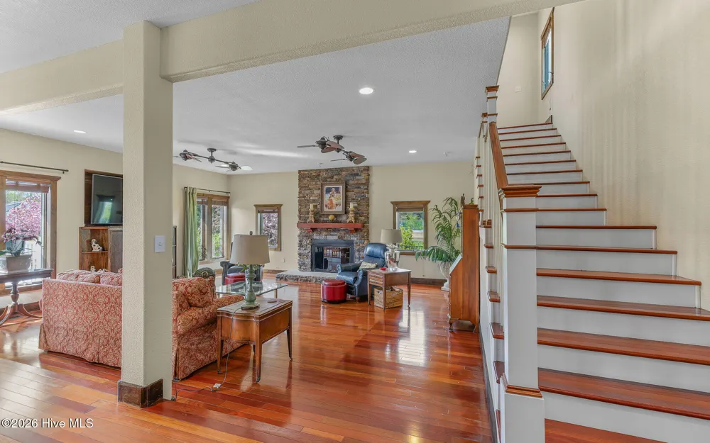102 Falcons Cove Moyock, NC 27958