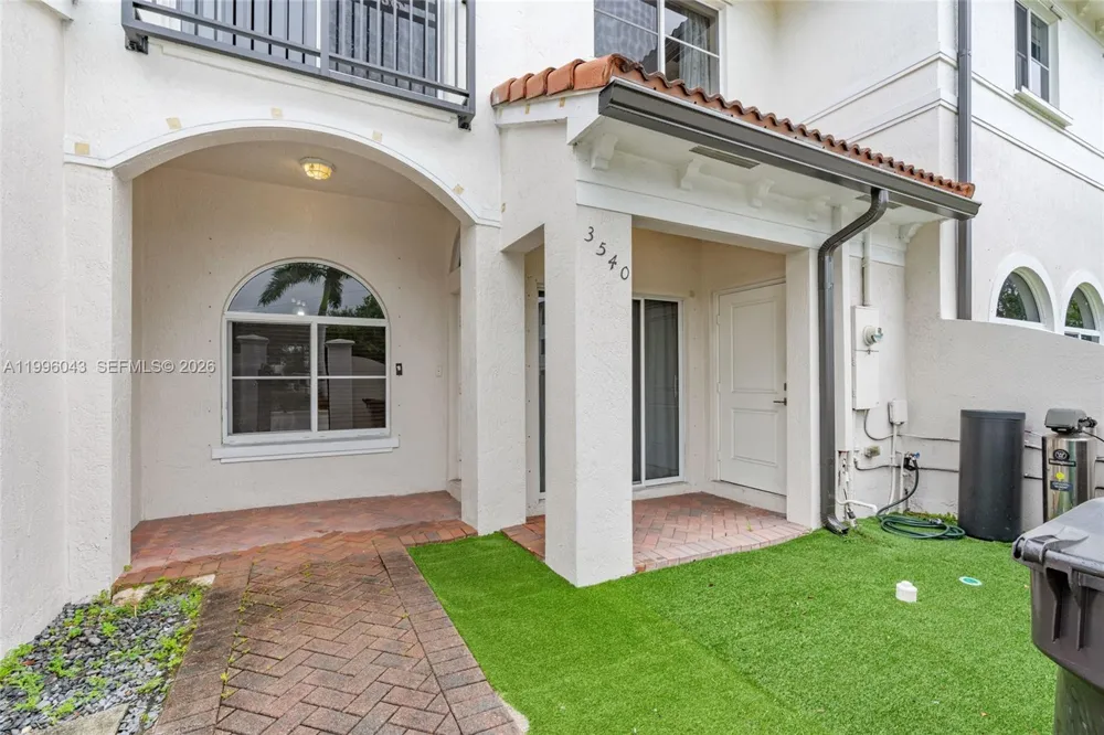 3540 NW 30th Pl Lauderdale Lakes, FL 33311