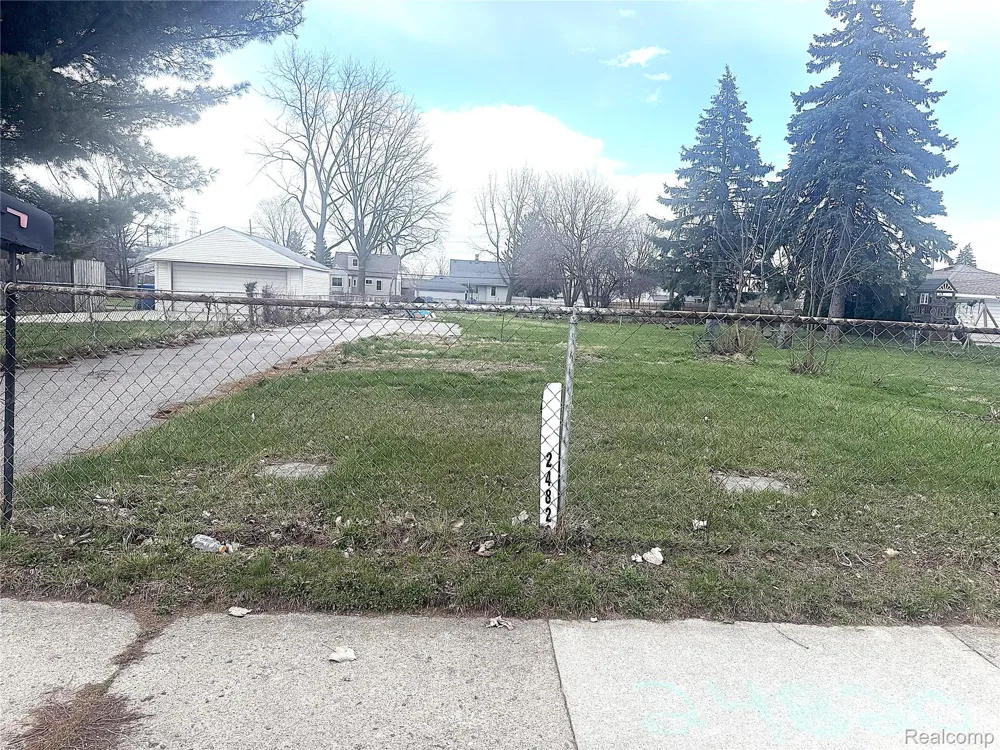 24820 Wagner Ave Avenue Warren City, MI 48089