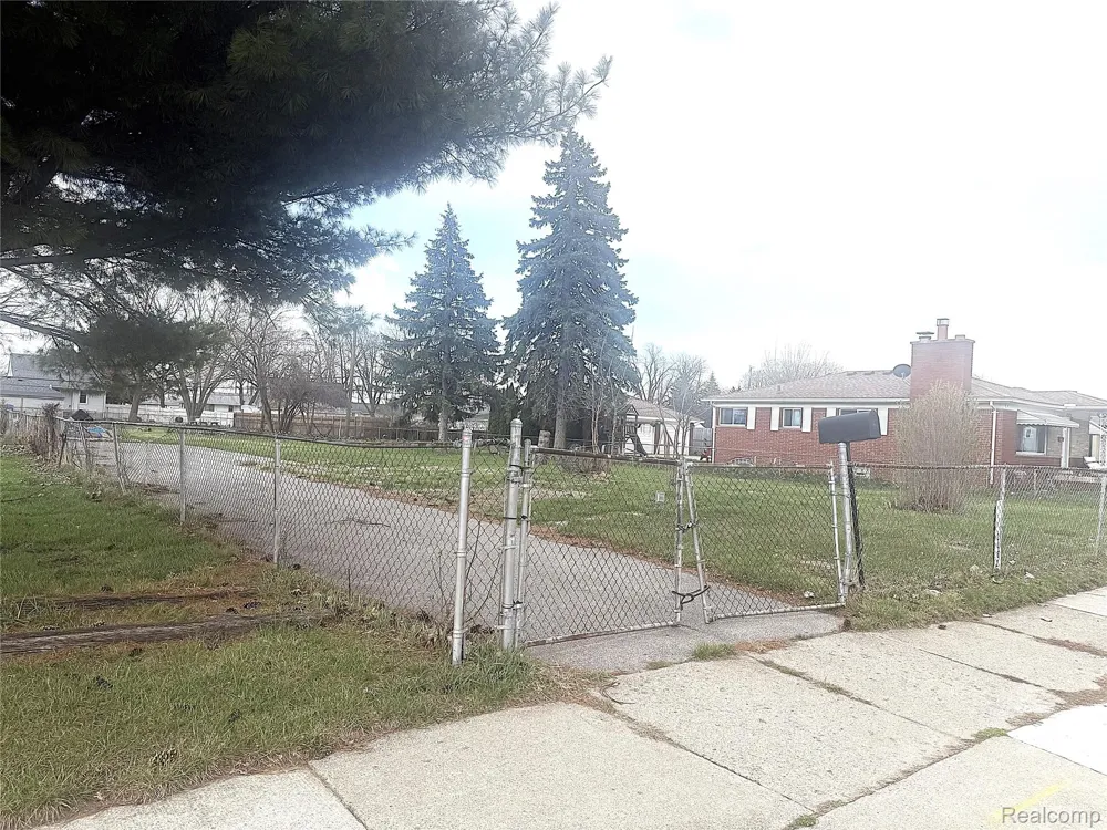 24820 Wagner Ave Avenue Warren City, MI 48089