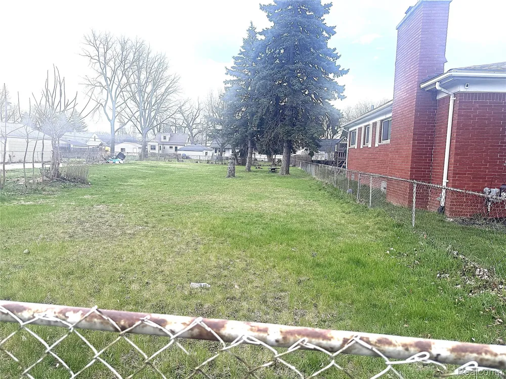 24820 Wagner Ave Avenue Warren City, MI 48089