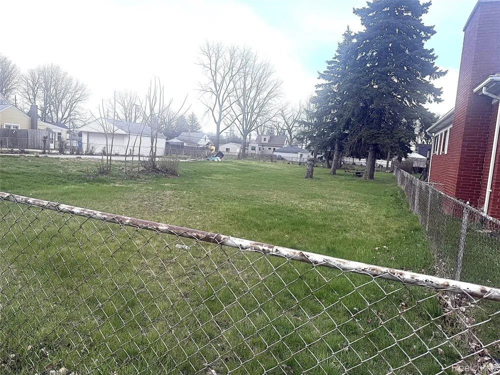 24820 Wagner Ave Avenue Warren City, MI 48089