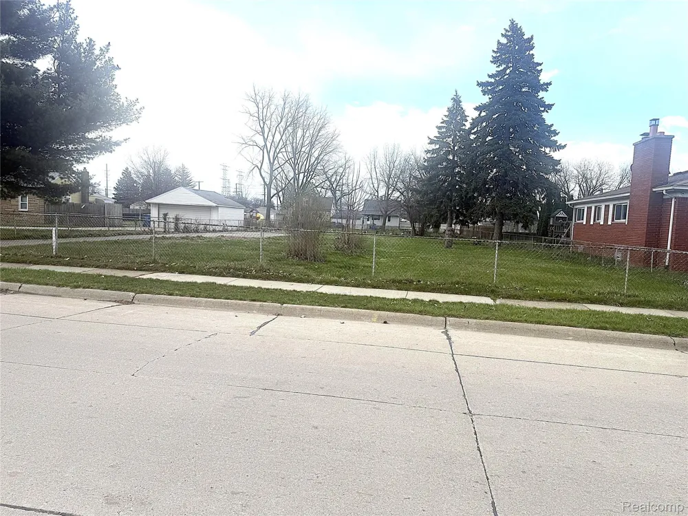 24820 Wagner Ave Avenue Warren City, MI 48089