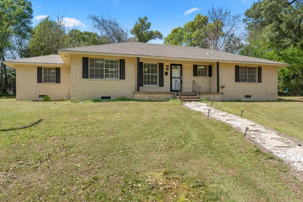 613 Graham Street Mineola, TX 75773