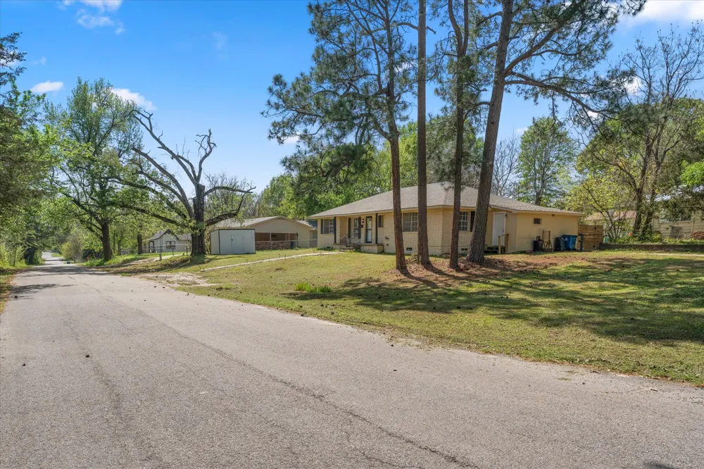 613 Graham Street Mineola, TX 75773