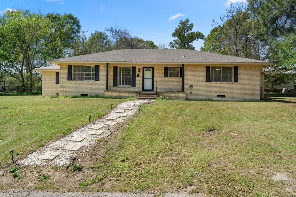 613 Graham Street Mineola, TX 75773