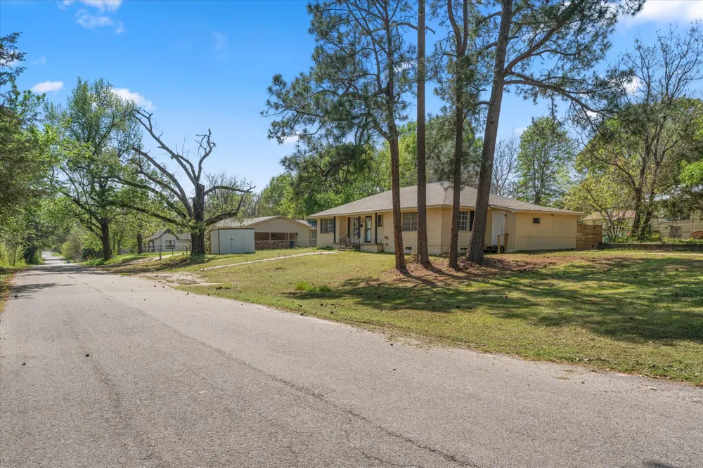 613 Graham Street Mineola, TX 75773