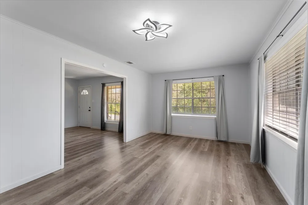 613 Graham Street Mineola, TX 75773