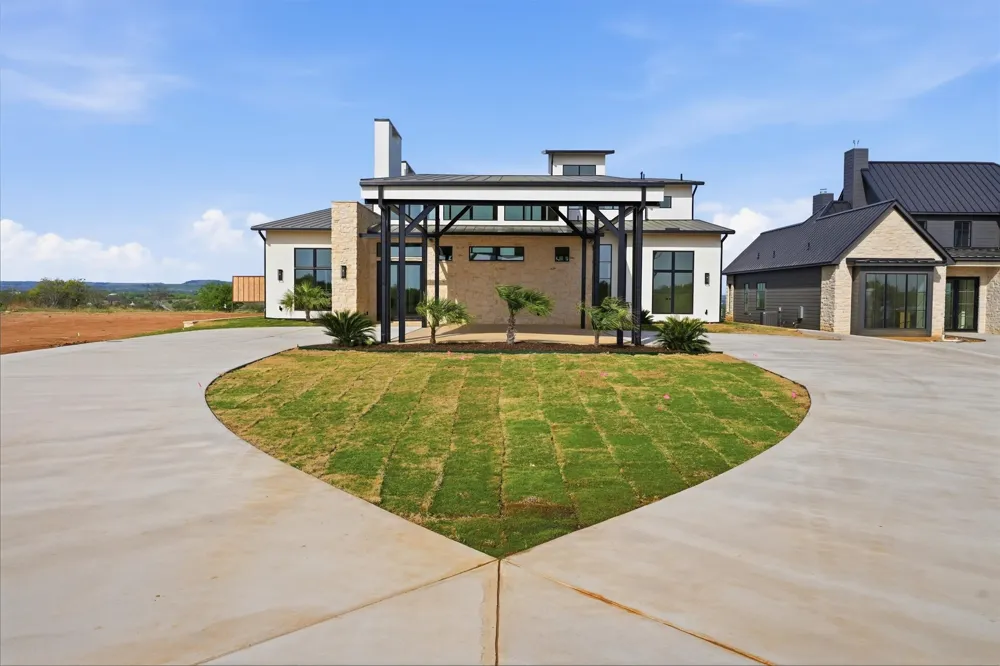 961 E Hells Gate Dr Graford, TX 76449