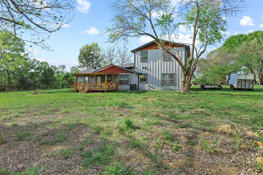 1604 County Rd 4040 Savoy, TX 75479