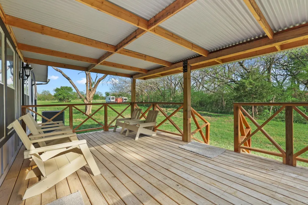 1604 County Rd 4040 Savoy, TX 75479