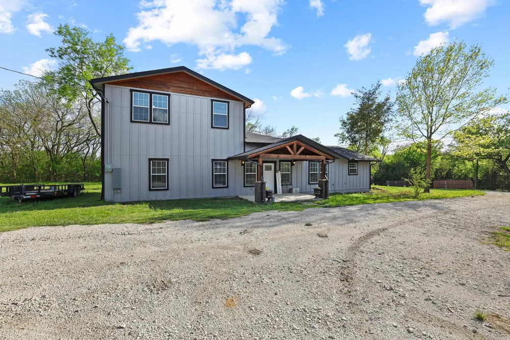 1604 County Rd 4040 Savoy, TX 75479