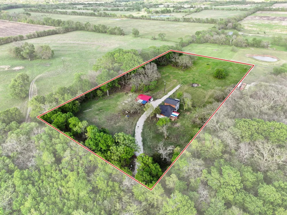 1604 County Rd 4040 Savoy, TX 75479