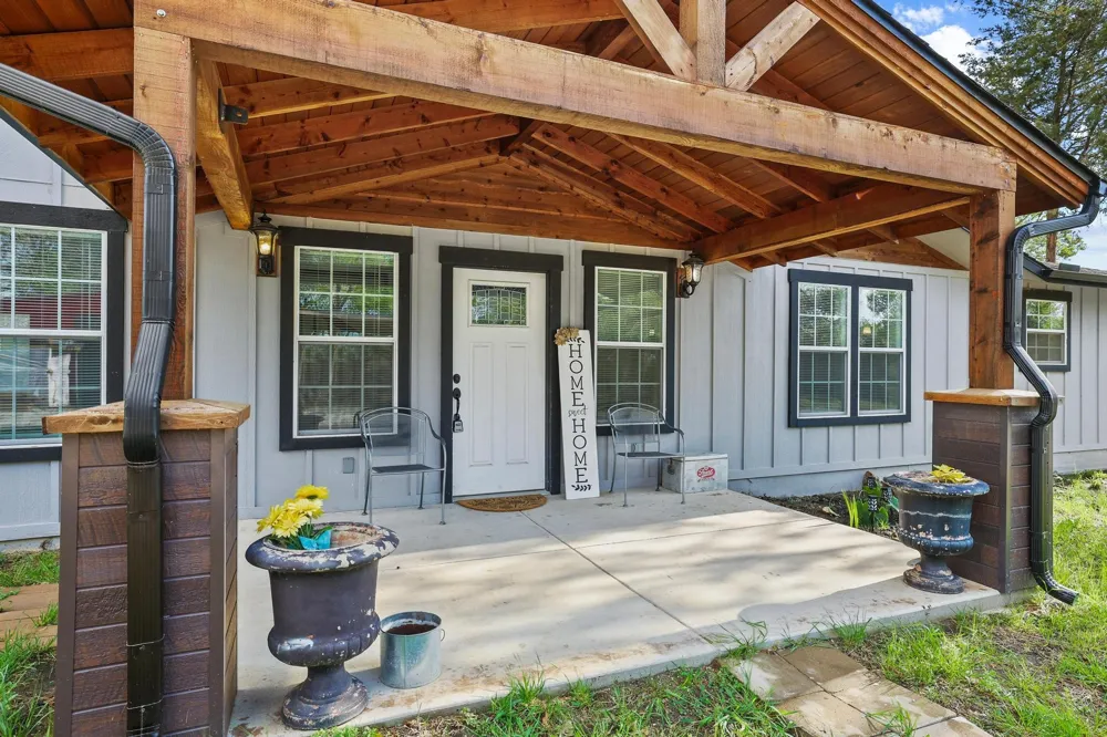 1604 County Rd 4040 Savoy, TX 75479