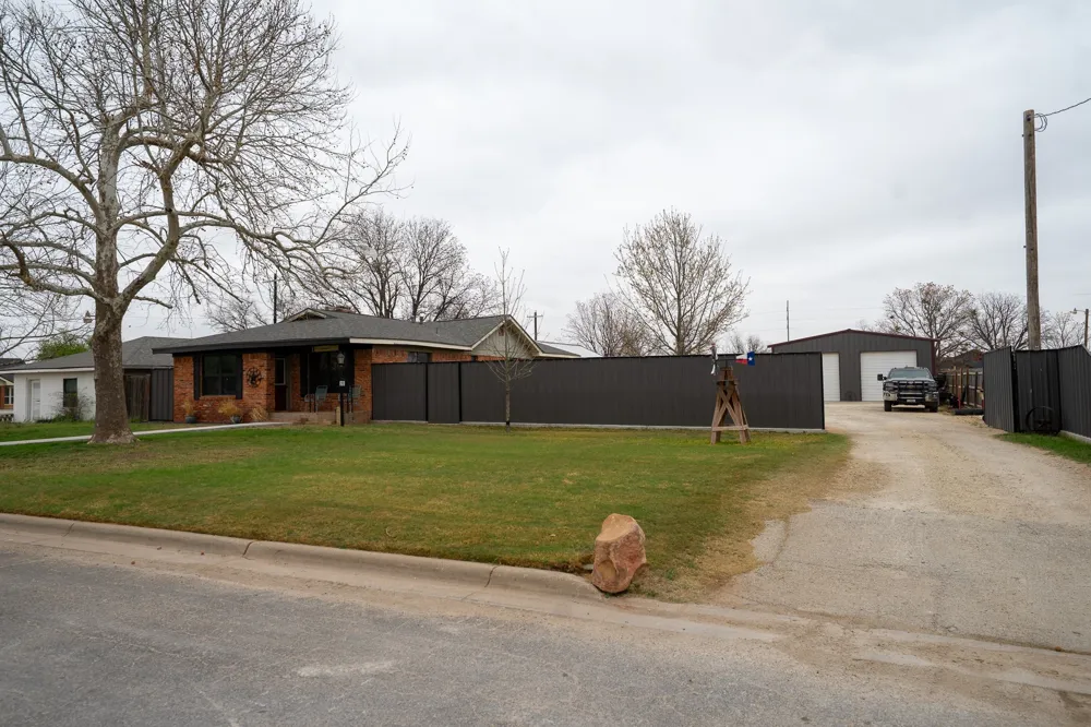 455 5th Hawley, TX 79525