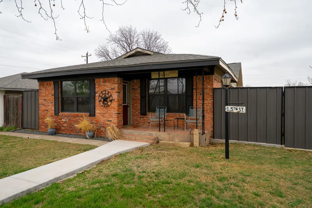 455 5th Hawley, TX 79525